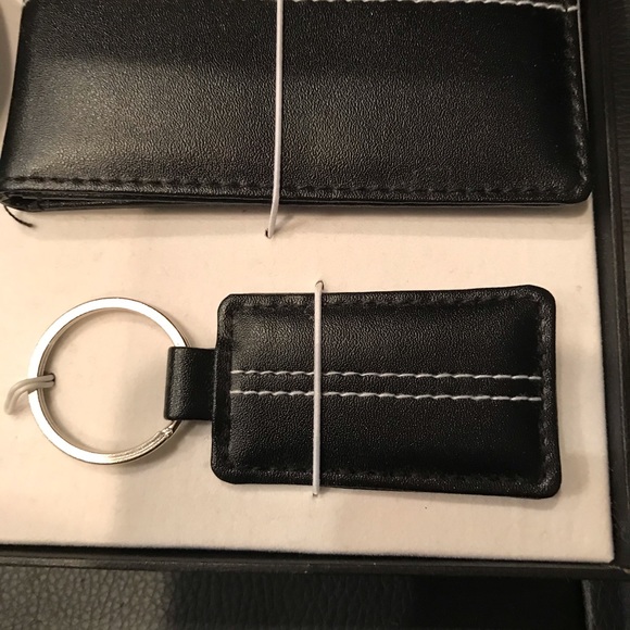QBOS Watch, Wallet & Key Chain Gift Set - Picture 4 of 4